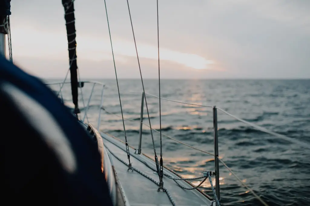 sailing-4490241.webp